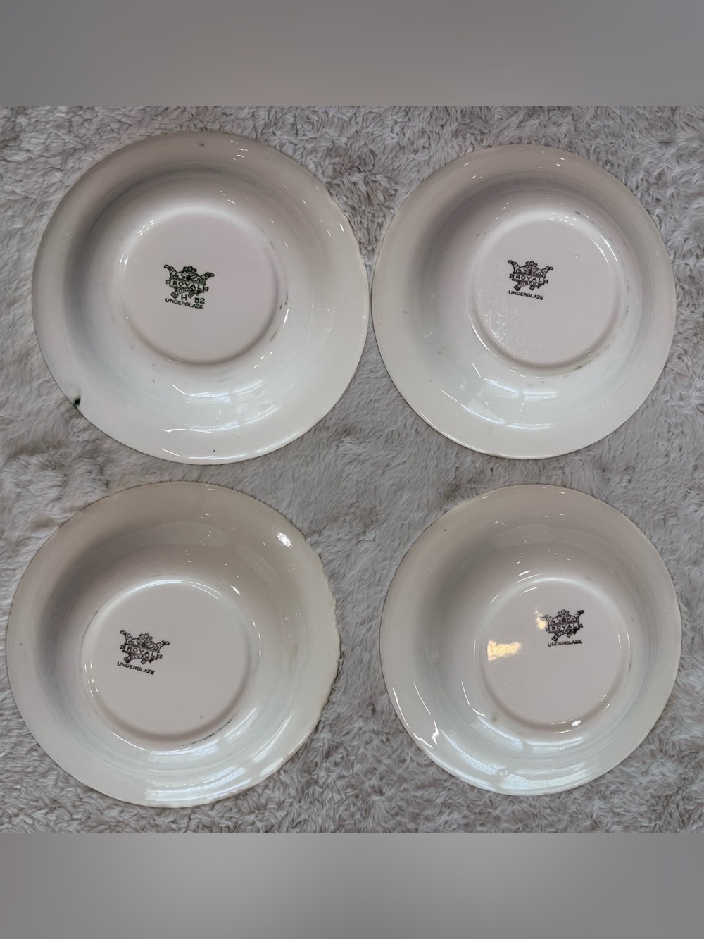 Set of 4- Vintage 8 1/4” Blue Willow pattern bowls by Royal China Company - Picture 2 of 8